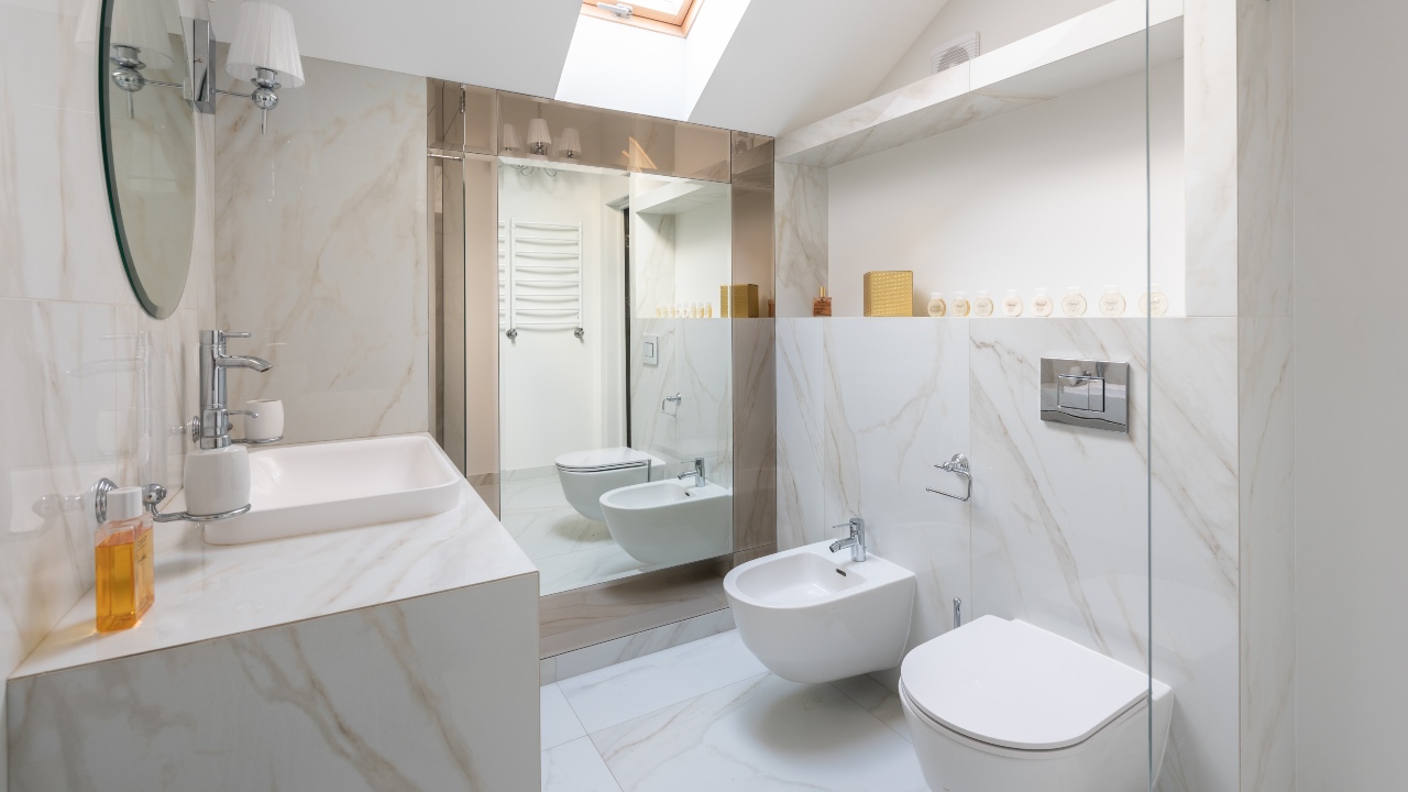 es malo dejar tapa de bano arriba