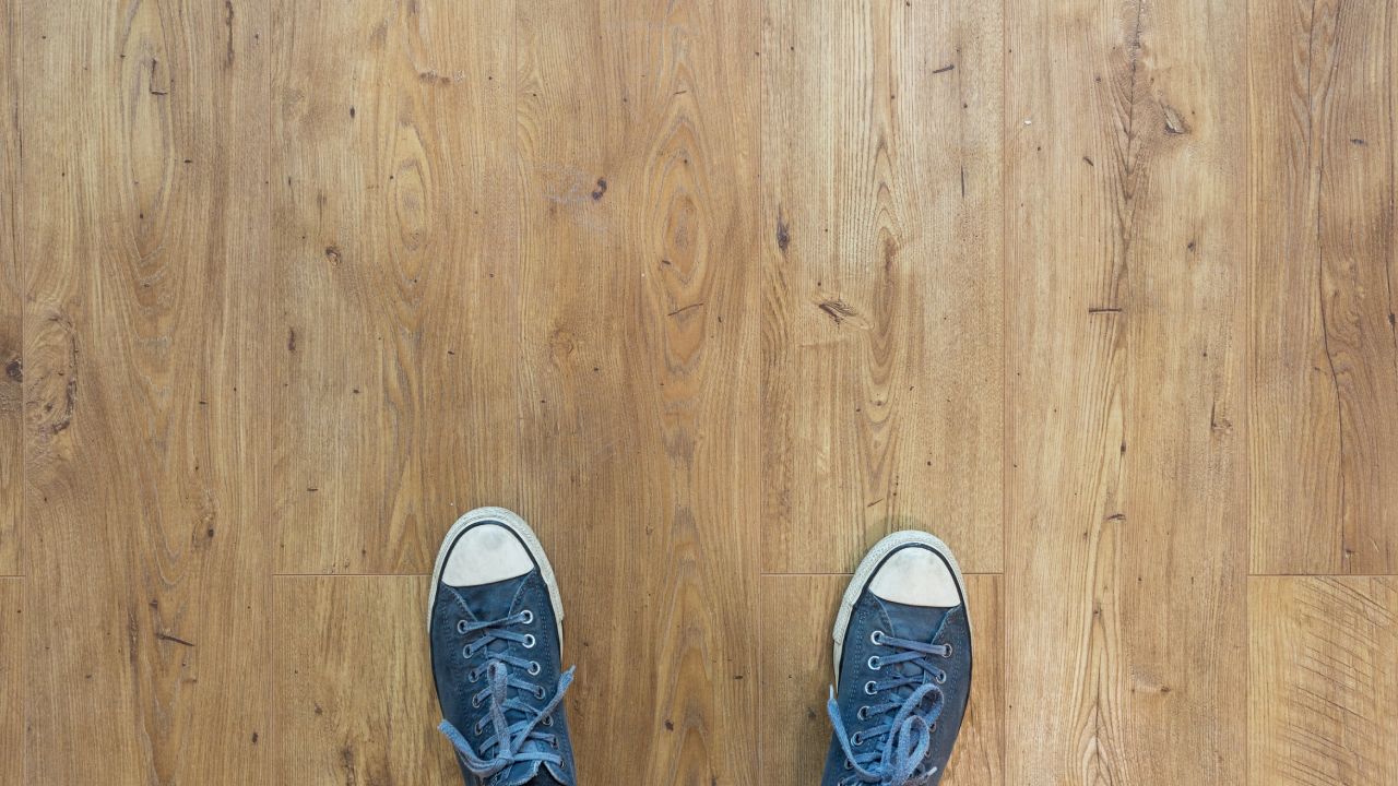 Trucos caseros para limpiar pisos de madera