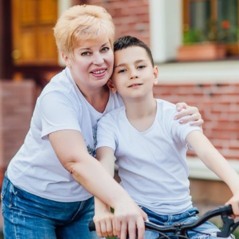 abuelitas no deben estar atadas a sus nietos