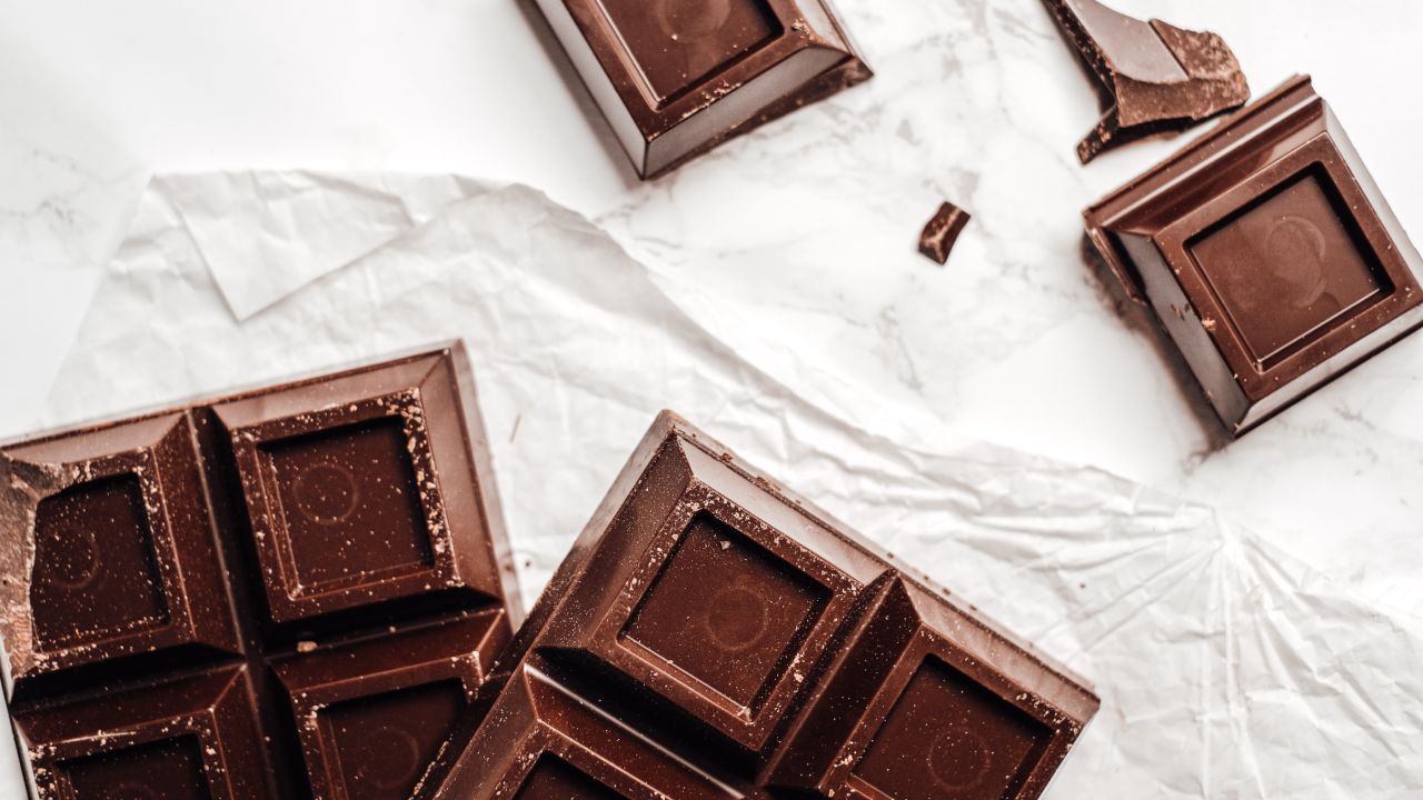 Comer chocolate amargo podría indicar que eres 'malvado'