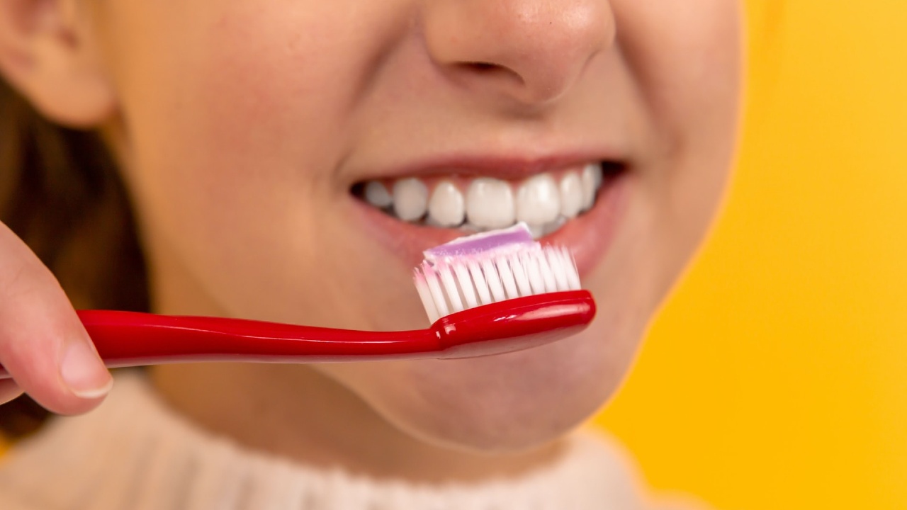 como desinfectar tu cepillo de dientes