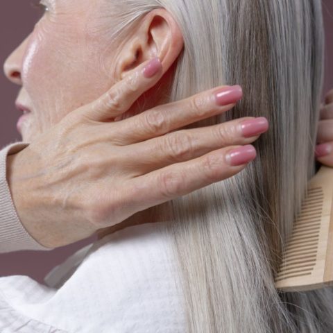Cómo hacer un ablandador de canas casero para teñirlas