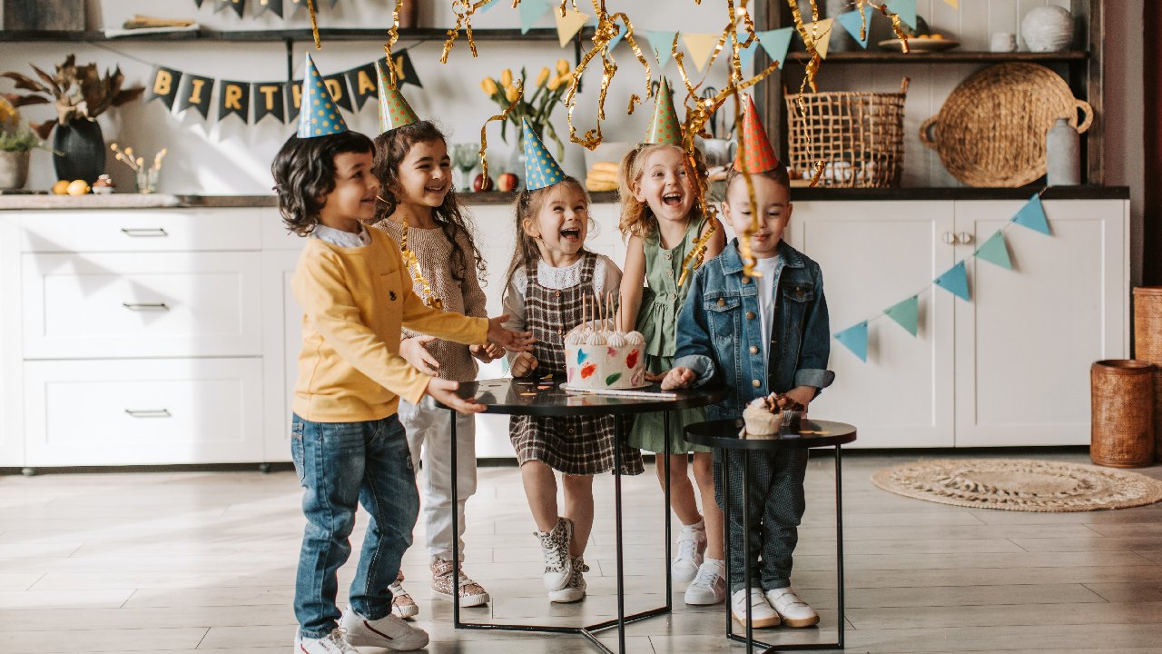 es peligroso aventar a nino a pastel