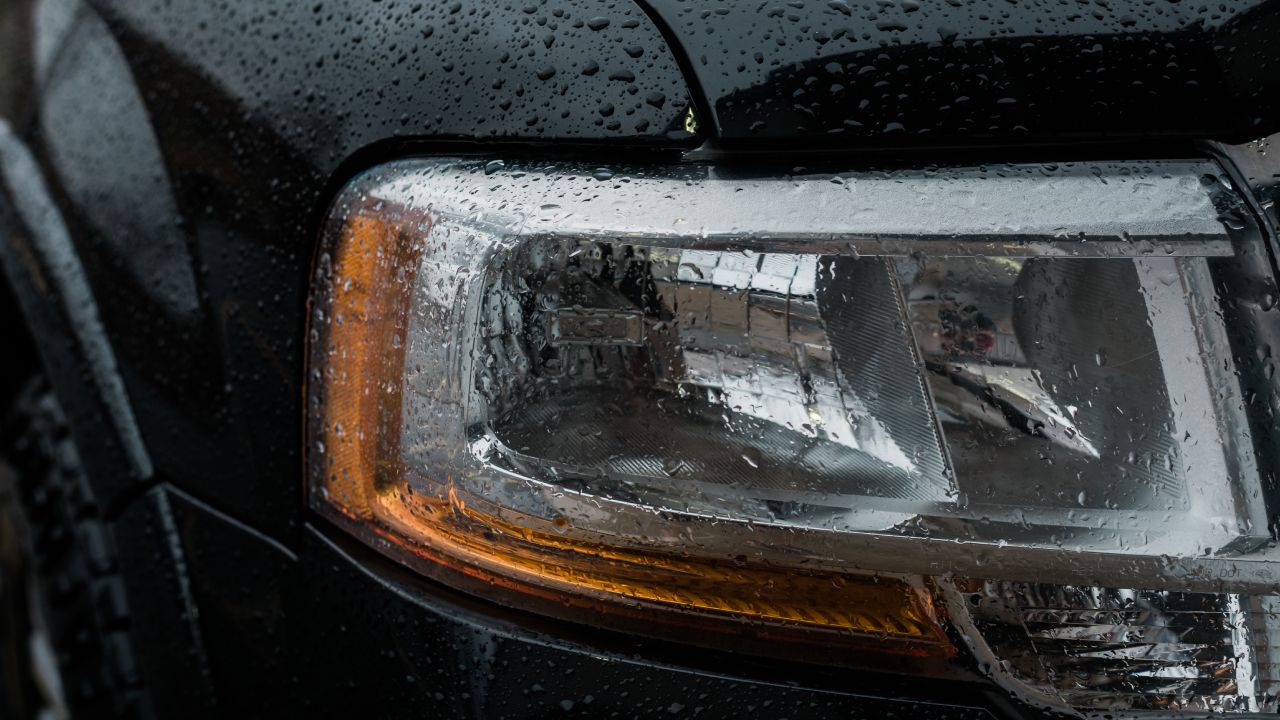 Bicarbonato y limón para quitarle lo opaco a los faros del coche