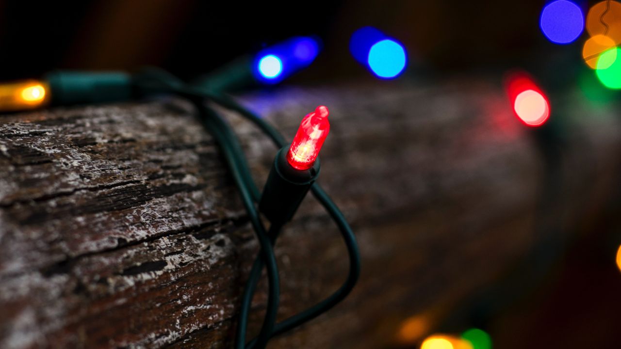 Cómo arreglar una serie de luces navideñas