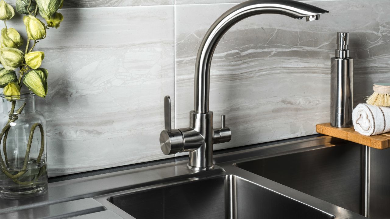 Cómo destapar el drenaje con sal