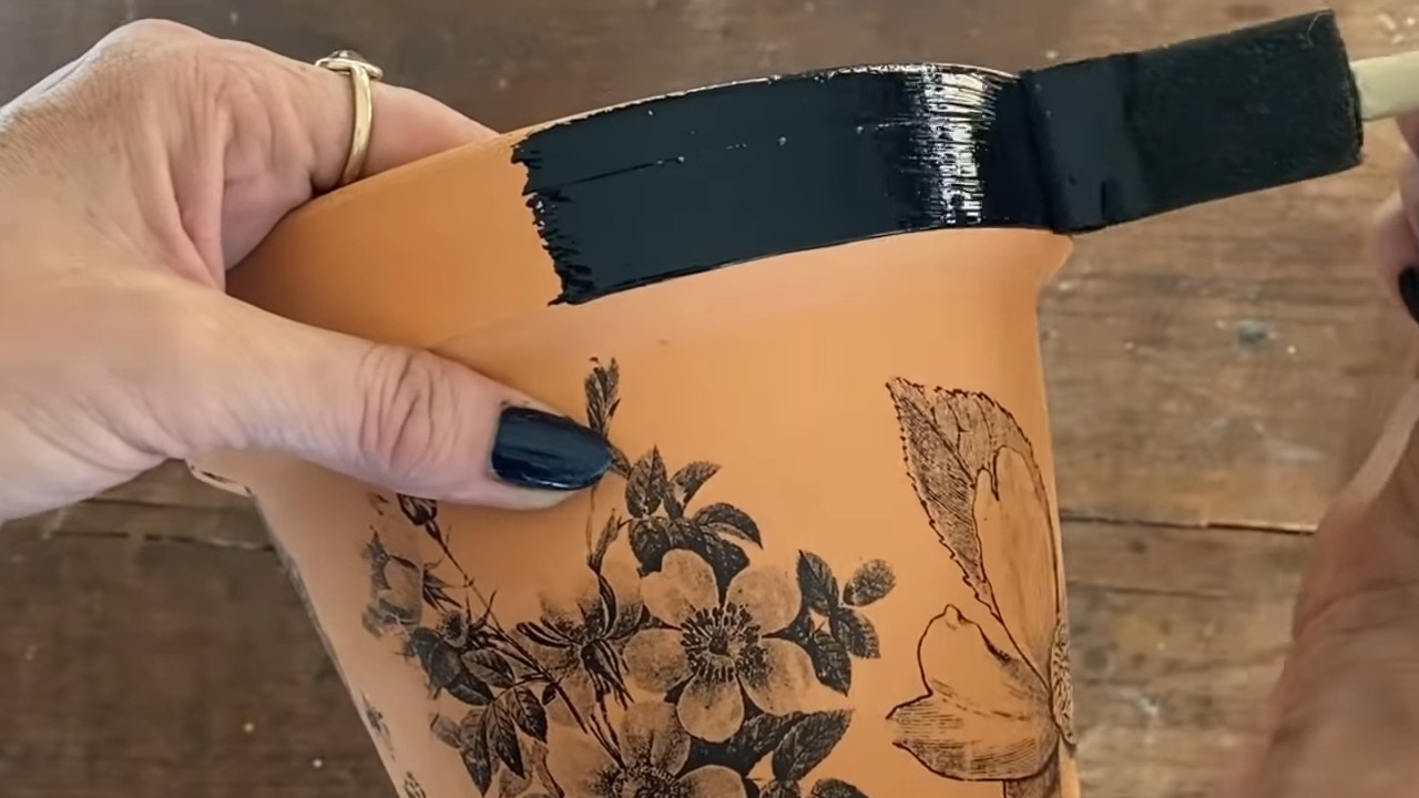 Cómo estampar macetas de barro