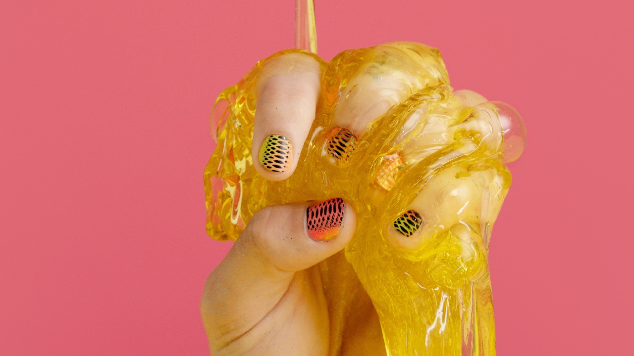 como quitar manchas de slime de ropa