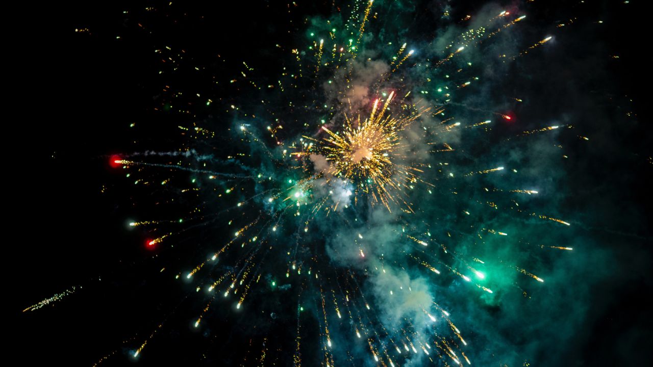 Denunciar vecinos si truenan cohetes, multas CDMX