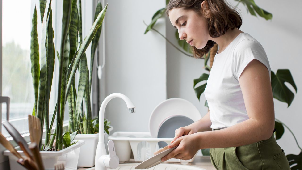 Dermatitis en manos por lavar trastes