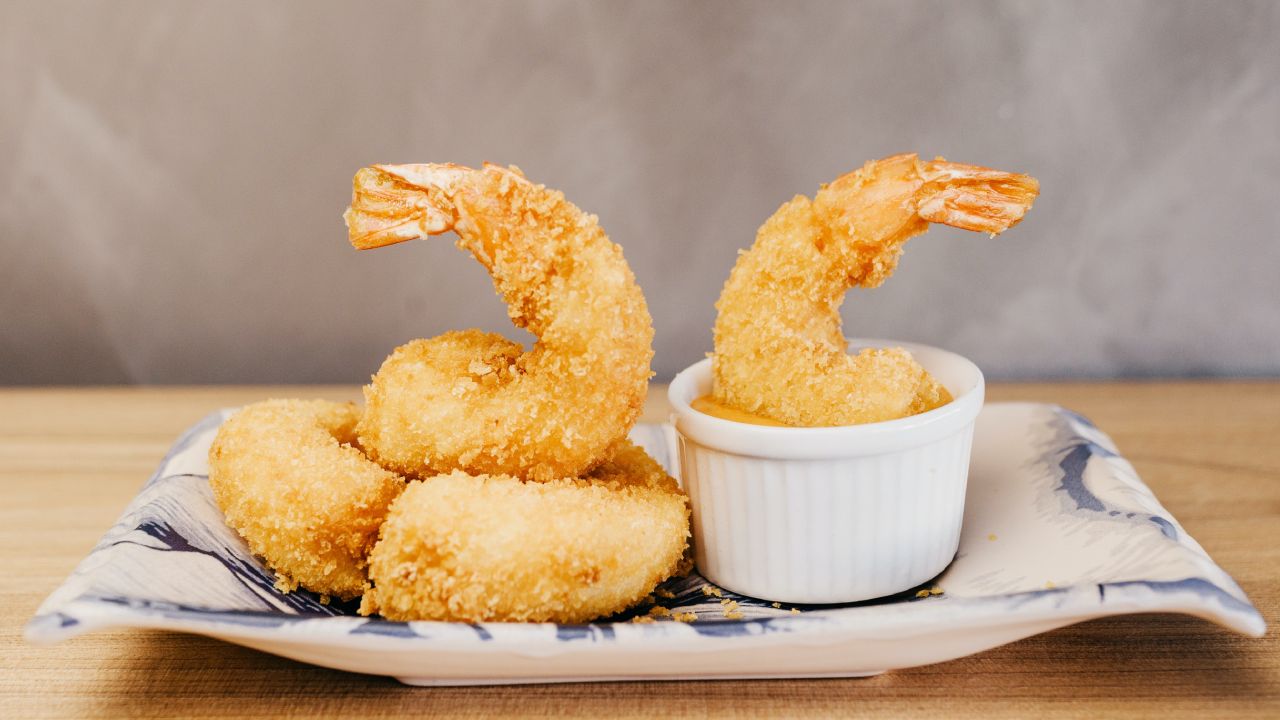 Diferencias entre empanizar, capear y rebozar