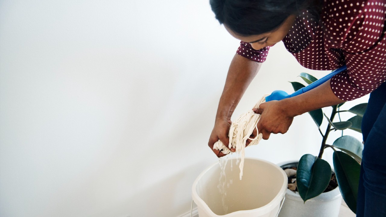 manchas después de fregar el piso