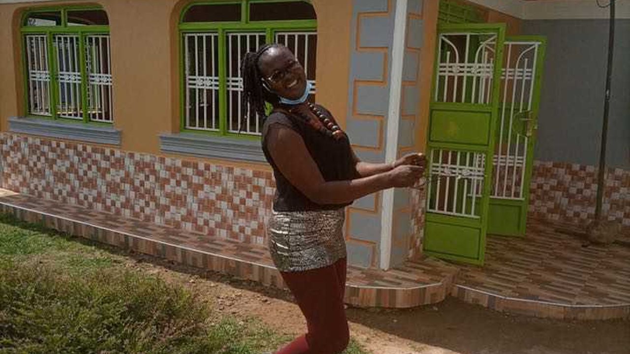 Mujer construyo su propia casa