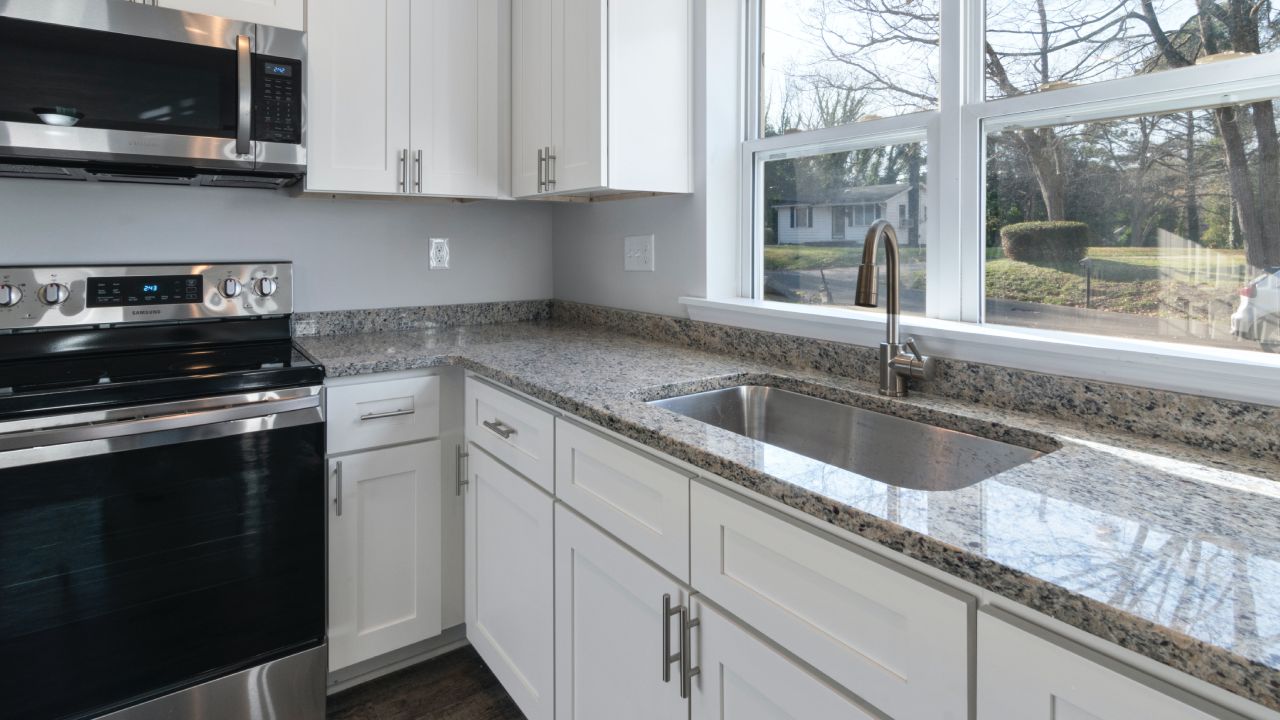 Cómo limpiar superficies de granito en tu cocina