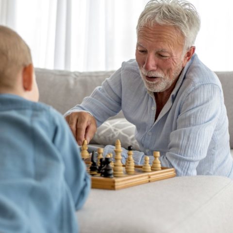 abuelos deben recibir un pago