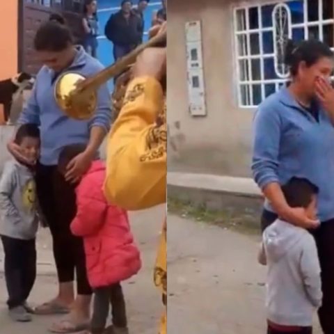 Niño paga mariachos con canicas para su mamá