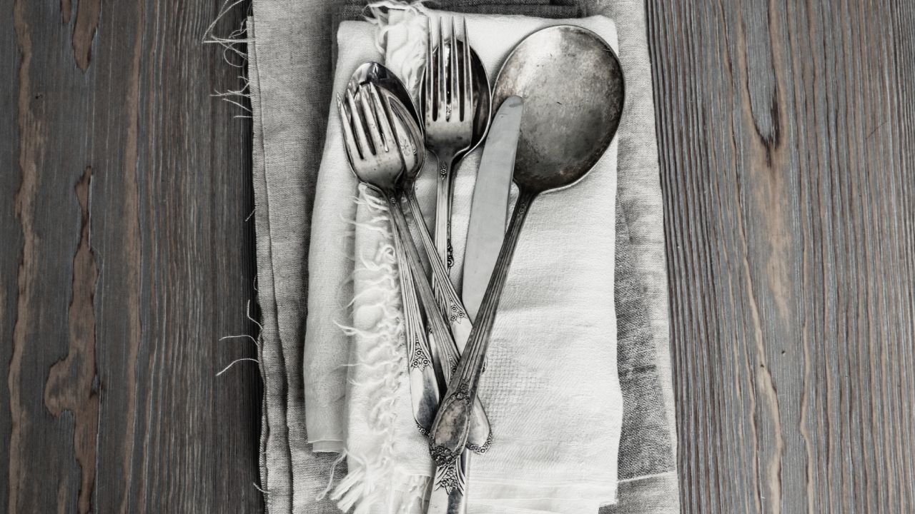 Cómo pulir los cubiertos de acero inoxidable