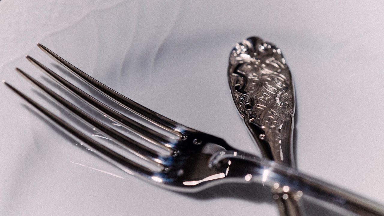 Cómo pulir y sacar brillo a los cubiertos de acero inoxidable