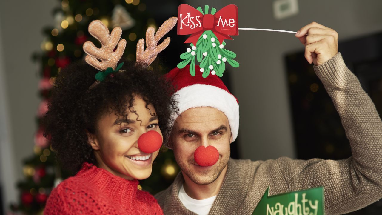 Qué significa besarse bajo el muérdago