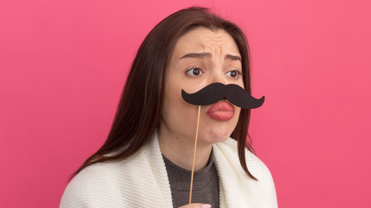 Cómo quitarte el bigote sin cera