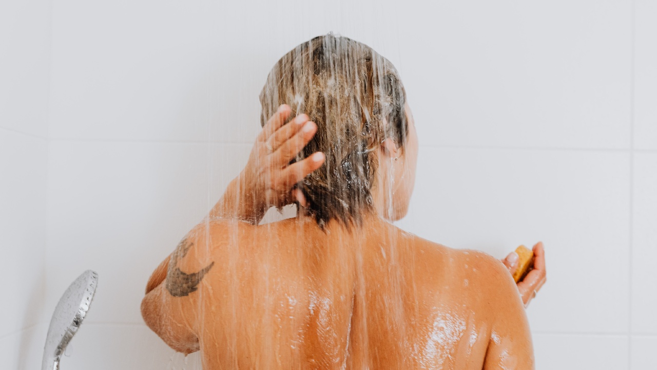 por que al banarme se me cae mas cabello