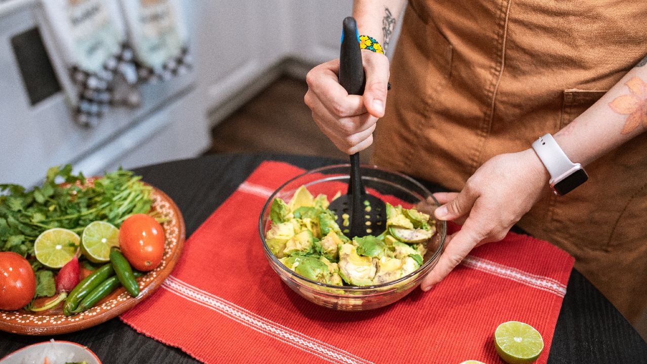 como madurar aguacate con periodico