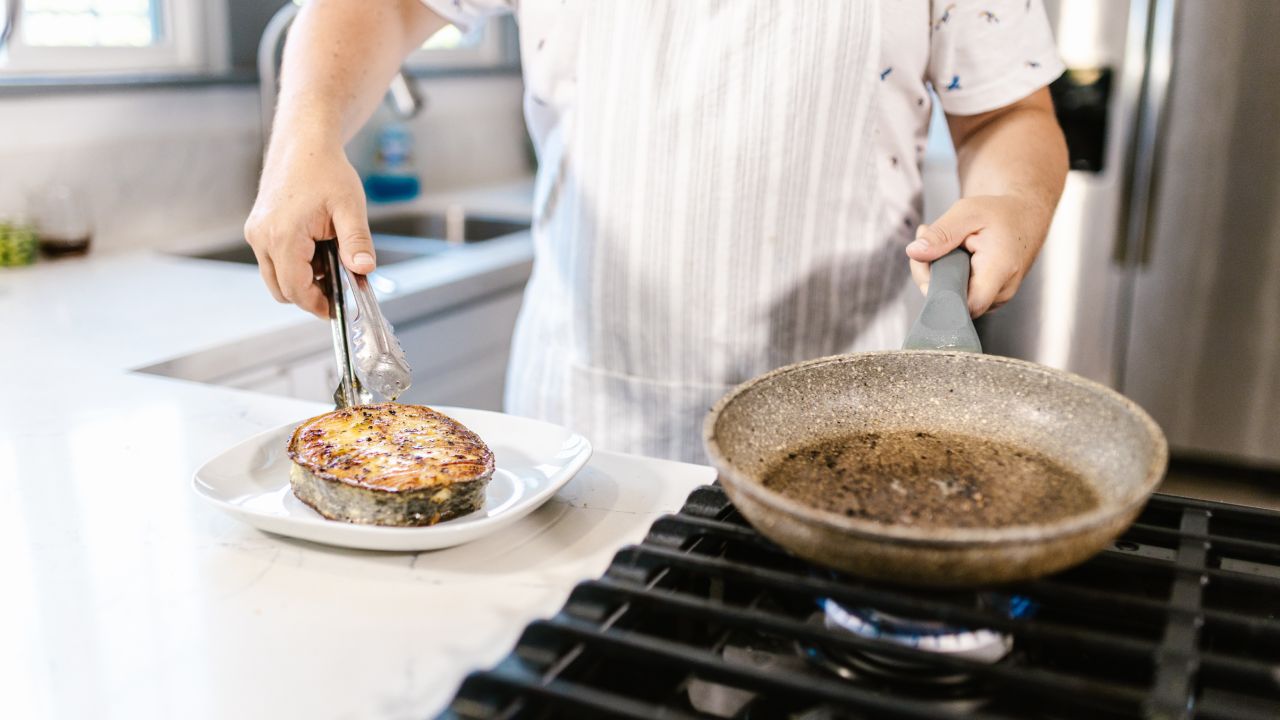 cocinar pescado y que no se pegue al sartén