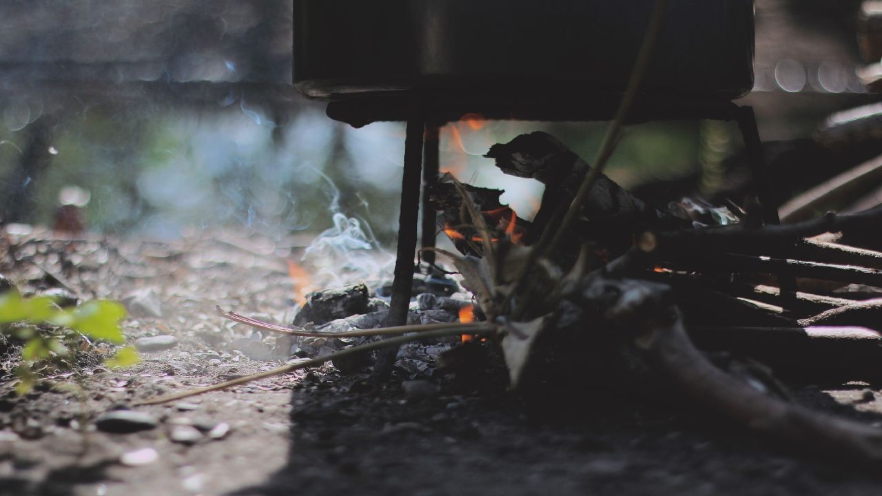 quitarle el tizne a las ollas