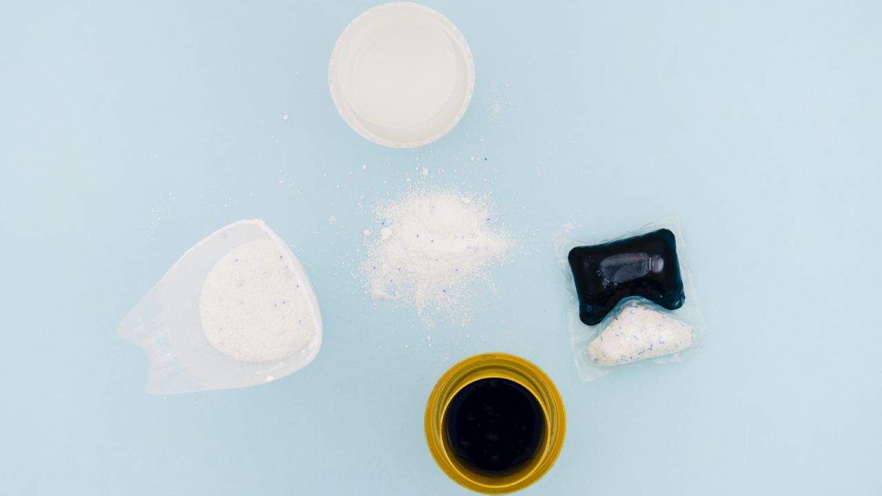 detergente en cápsulas cómo usarlo