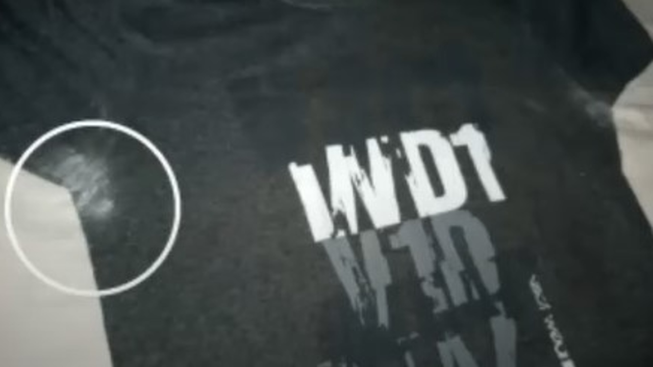 como quitar manchas de desodorante en ropa negra