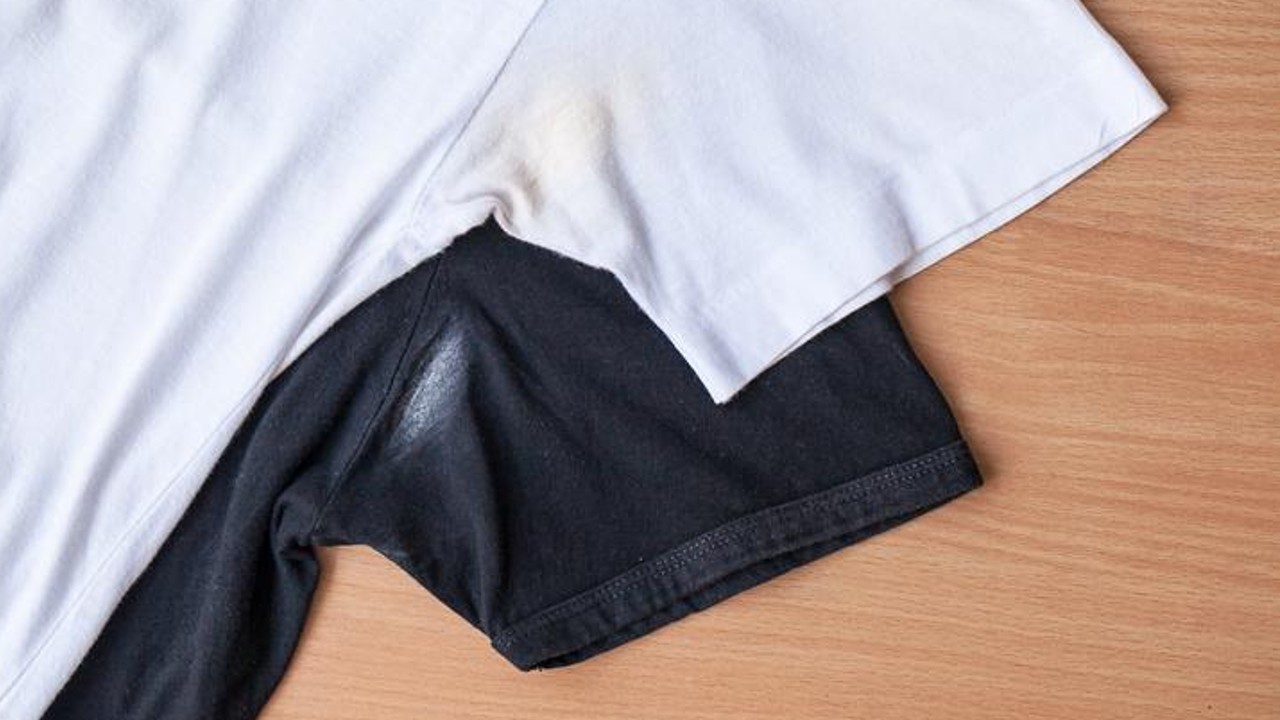 truco para quitar manchas de desodorant