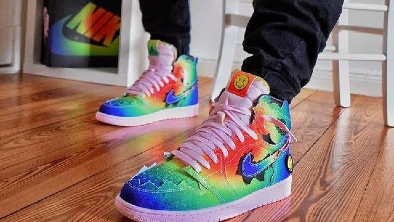 j balvin regala tenis a nino