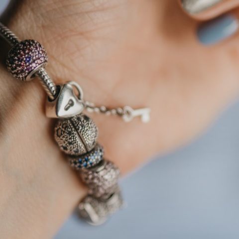 limpiar pulseras Pandora con sal
