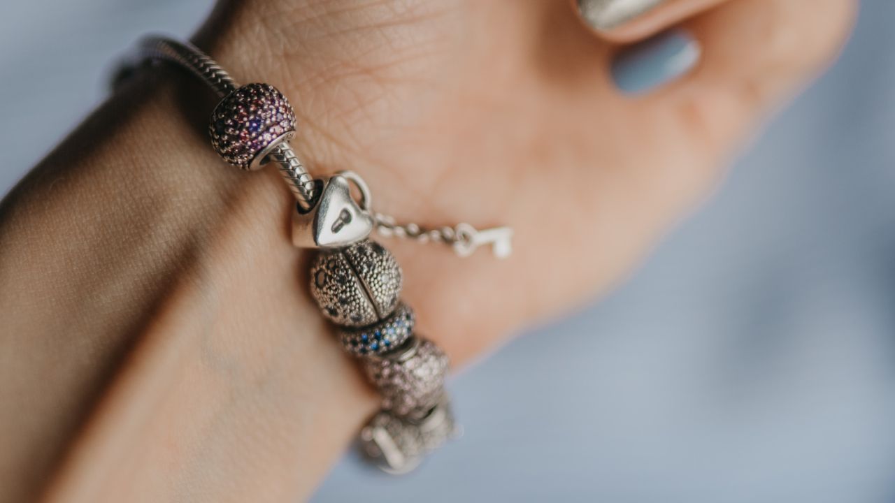 limpiar pulseras Pandora con sal