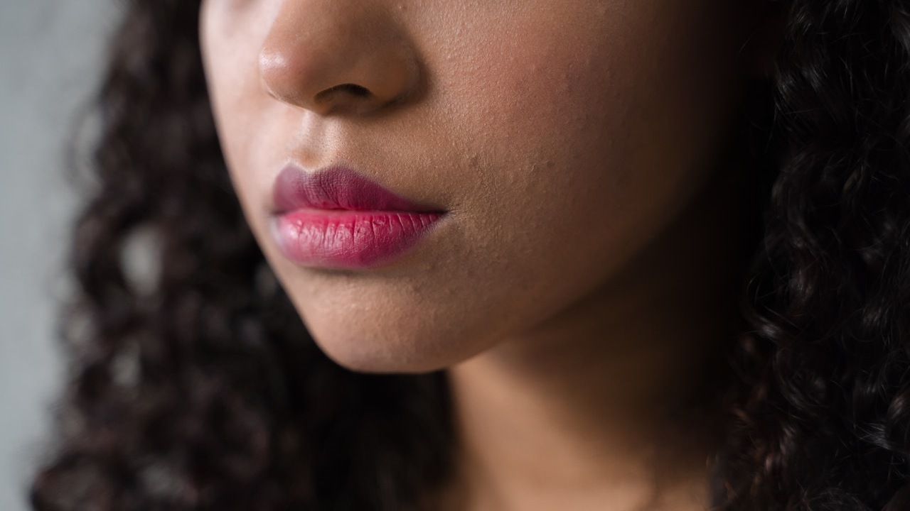 como quitar manchas de paño en el area del bigote