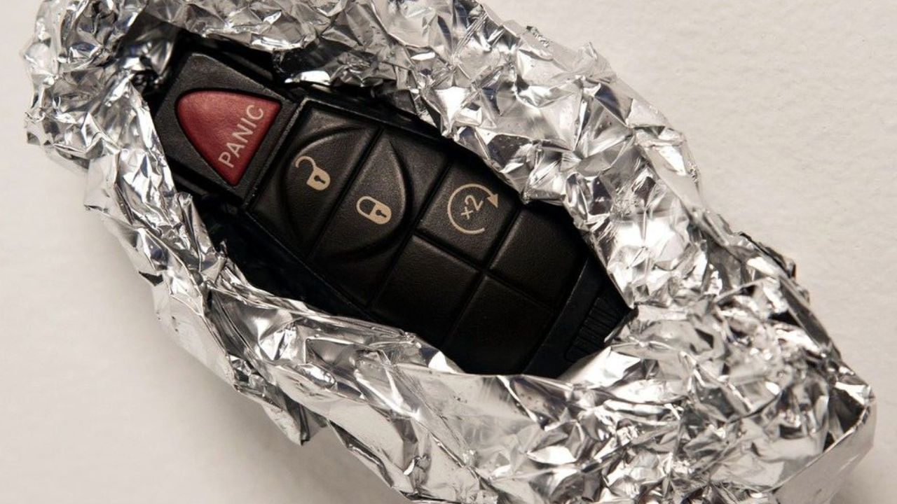 papel aluminio para que no roben tu coche