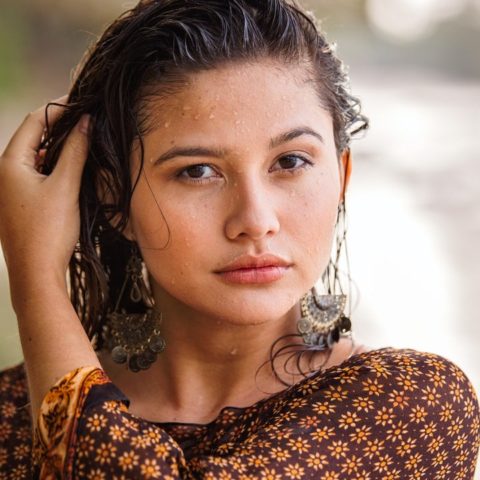 es malo dormir con el cabello mojado