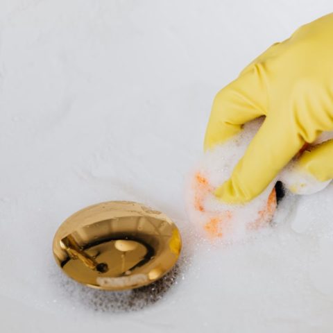 proteger tus uñas cuando limpias con vinagre