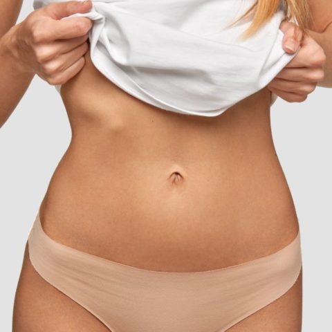 se te notan las costillas