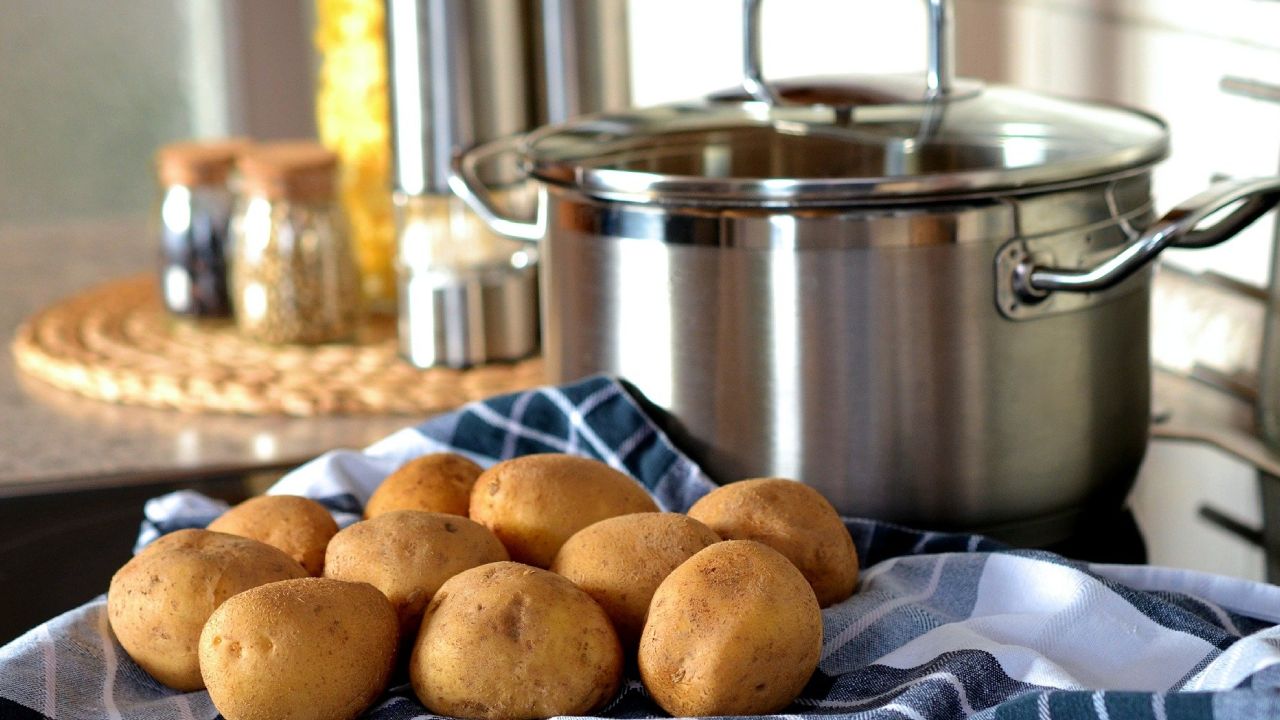 aprovechar el agua donde cociste verduras
