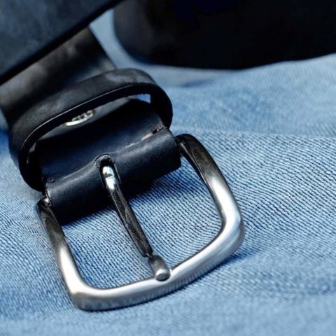 Ajustar un cinturón