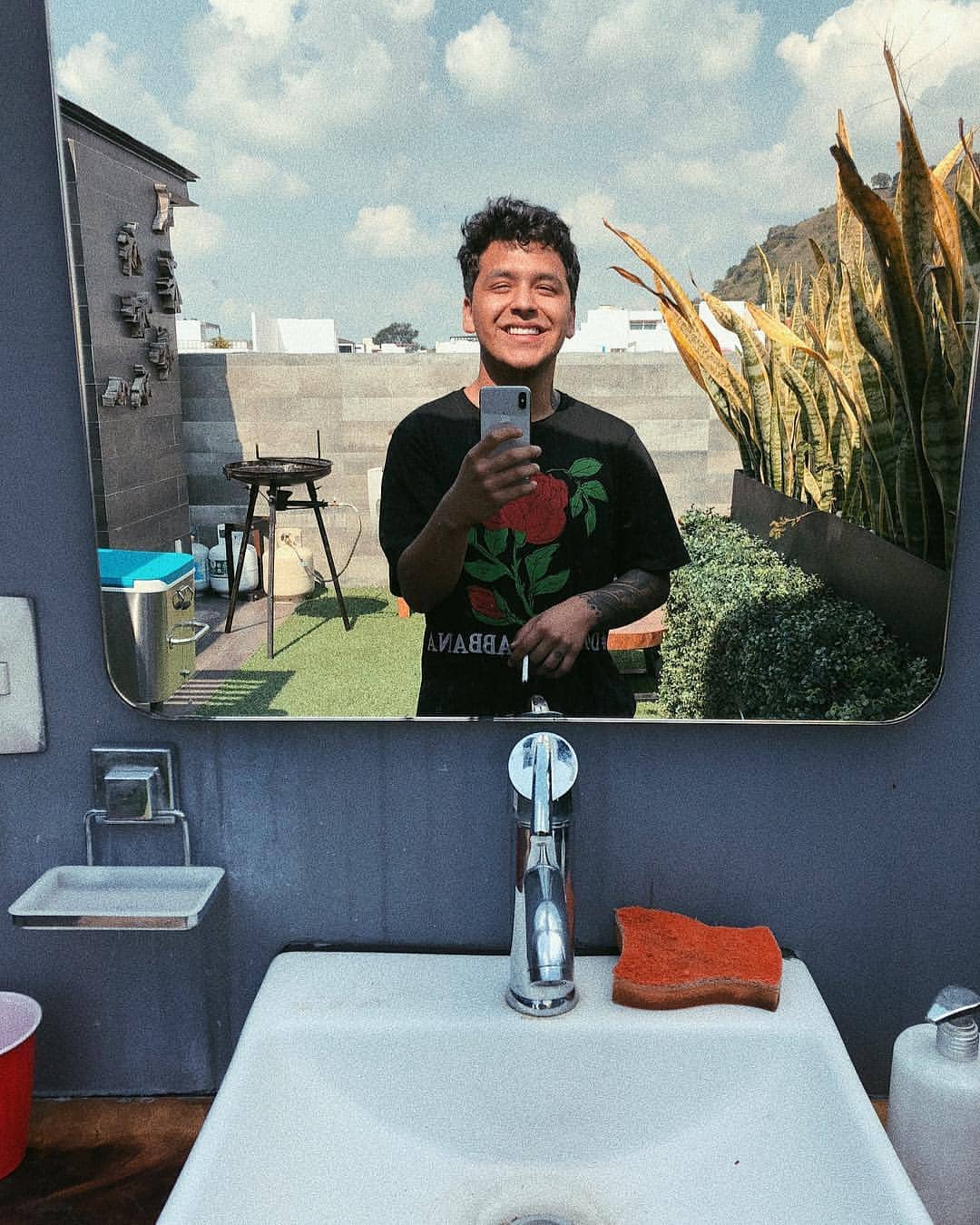 donde vive christian nodal