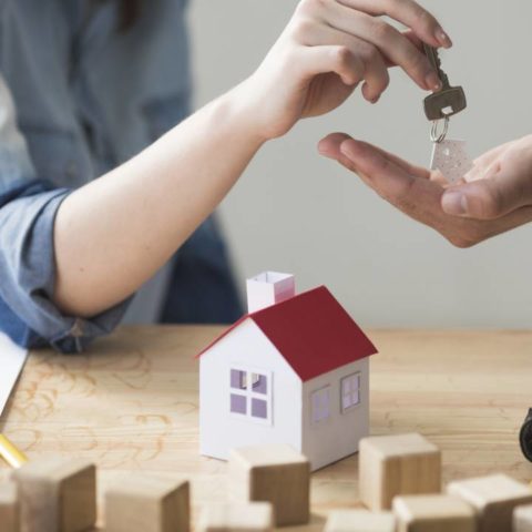 cuánto tienes que ganar para comprar una casa en la CDMX