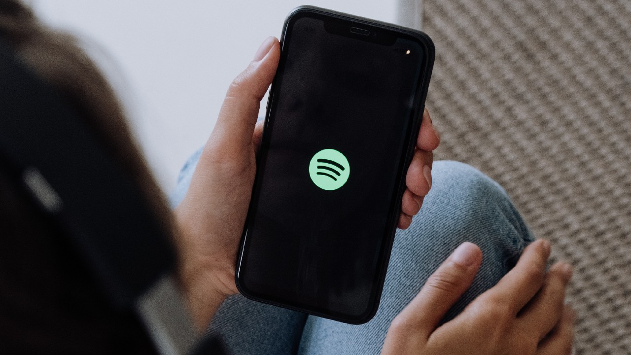 por que tu crush te envia canciones