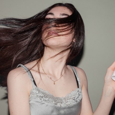 como aplicar productos para cabello