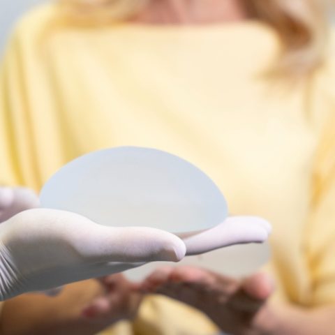 Riesgos de colocarte implantes de senos