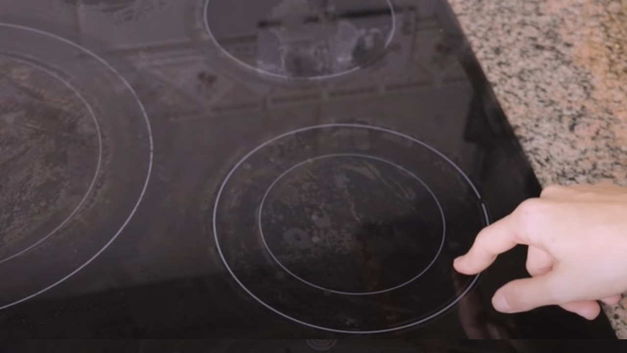 como limpiar vitroceramica quemada o con manchas