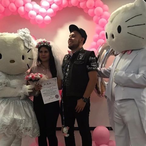 casarte en una boda oficiada por Hello Kitty