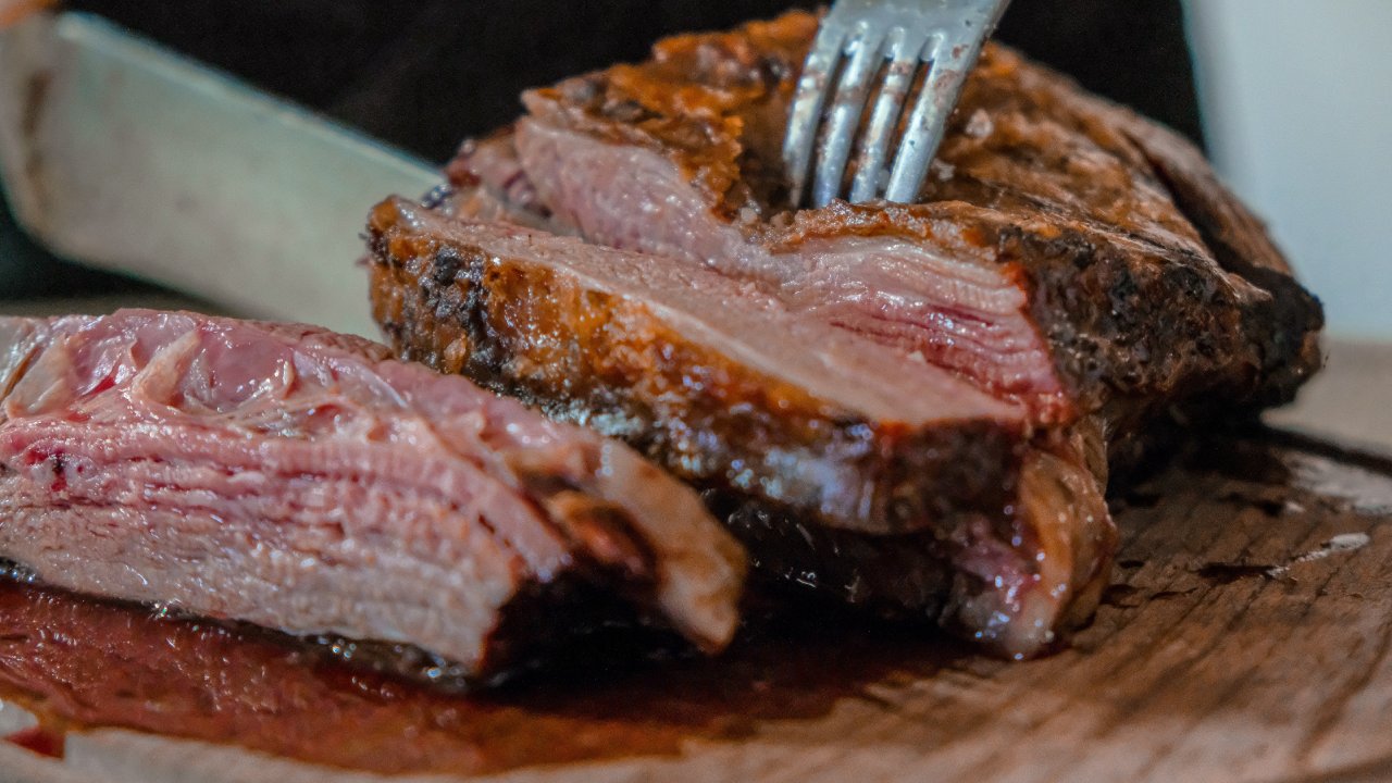 jugo rojo de la carne NO es sangre