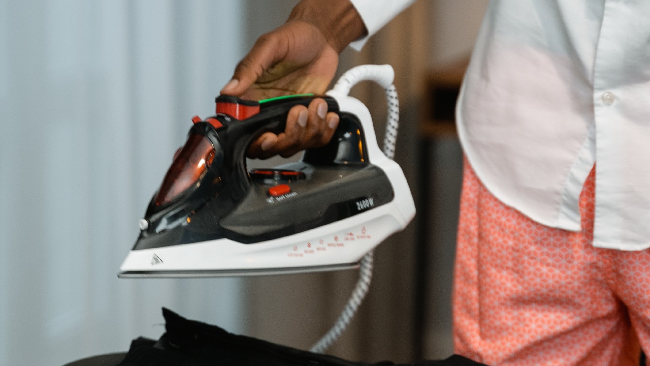 por que mi plancha deja manchas